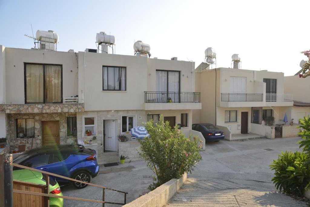 Isabella Court Townhouse Near Venus Beach And Lidl Paphos Buitenkant foto