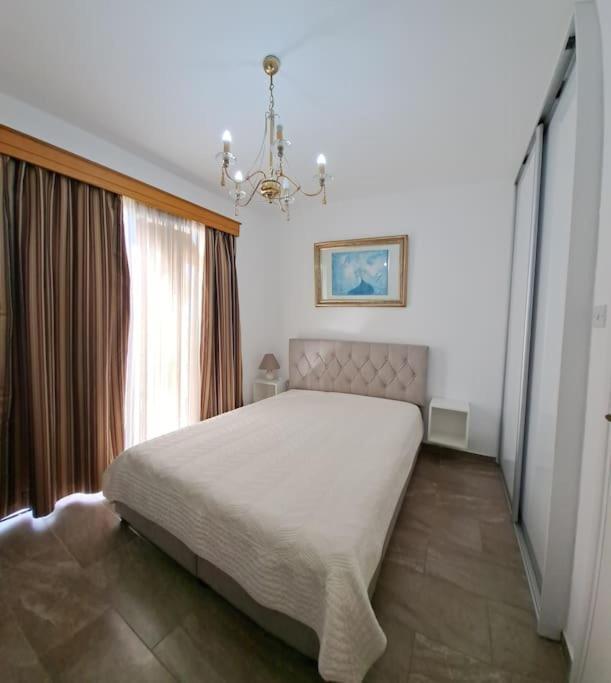 Isabella Court Townhouse Near Venus Beach And Lidl Paphos Buitenkant foto